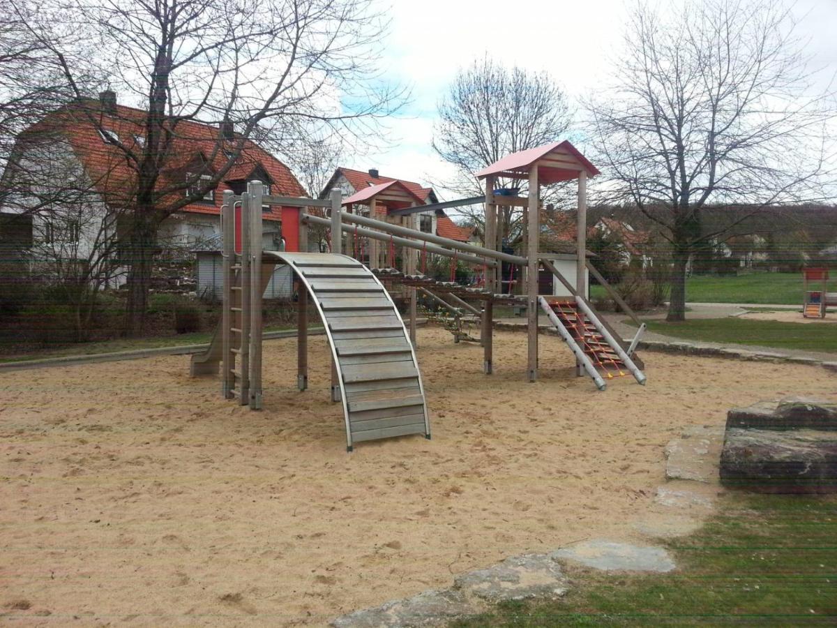 Lichtdurchflutetes Zimmer - Marienberg Lägenhet Waldbuttelbrunn Exteriör bild